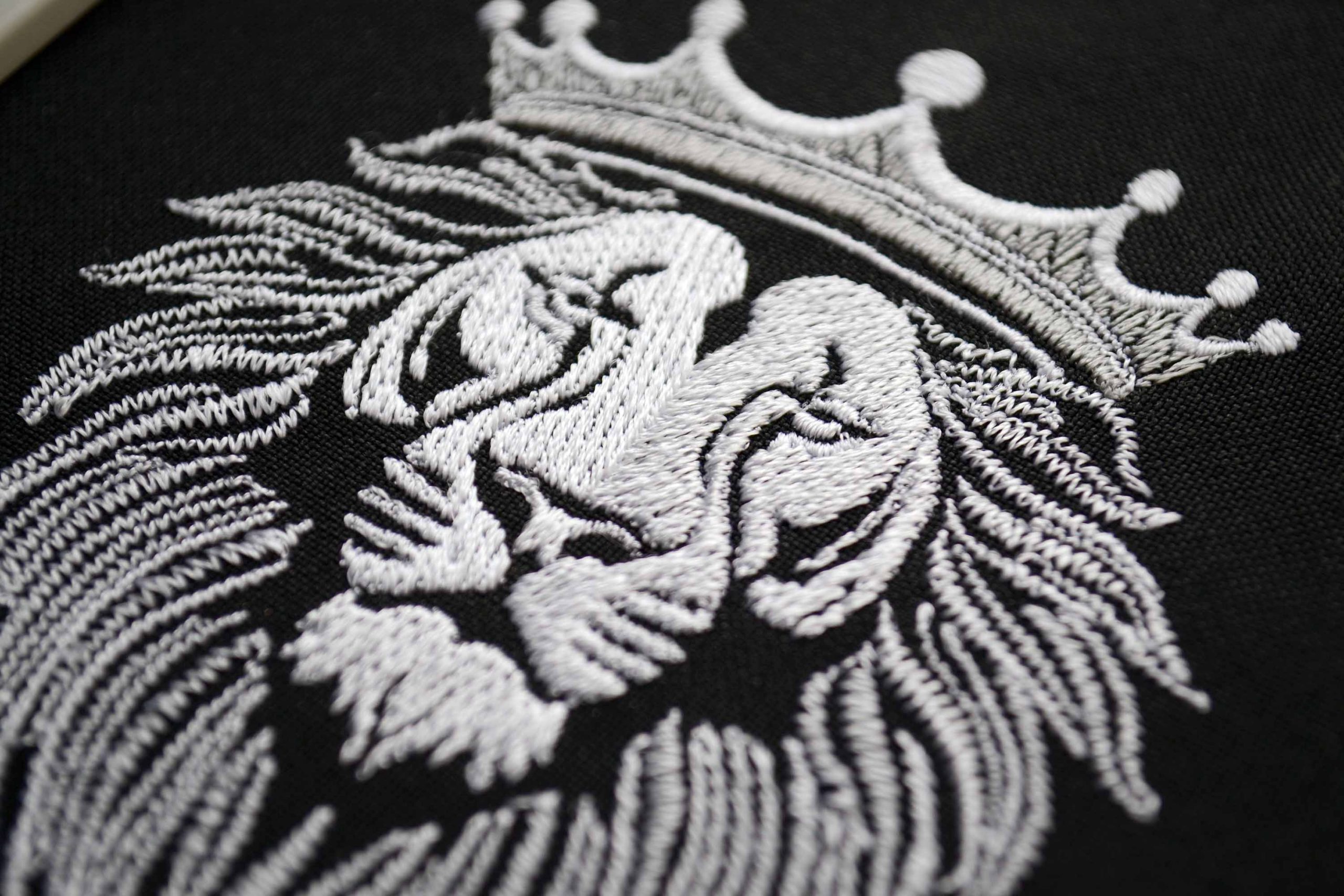 Regal wildlife monochrome embroidery set Regal wildlife monochrome embroidery set